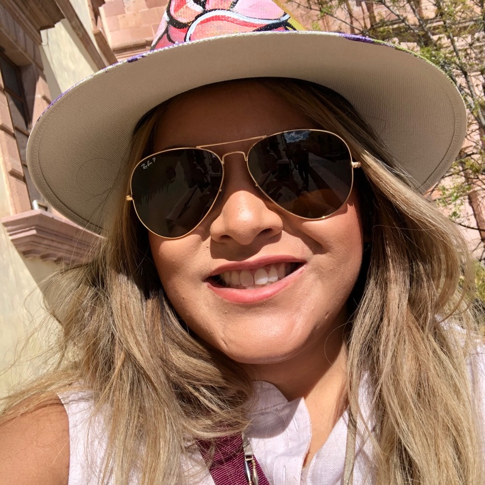 Meet your Posher, Clarisa